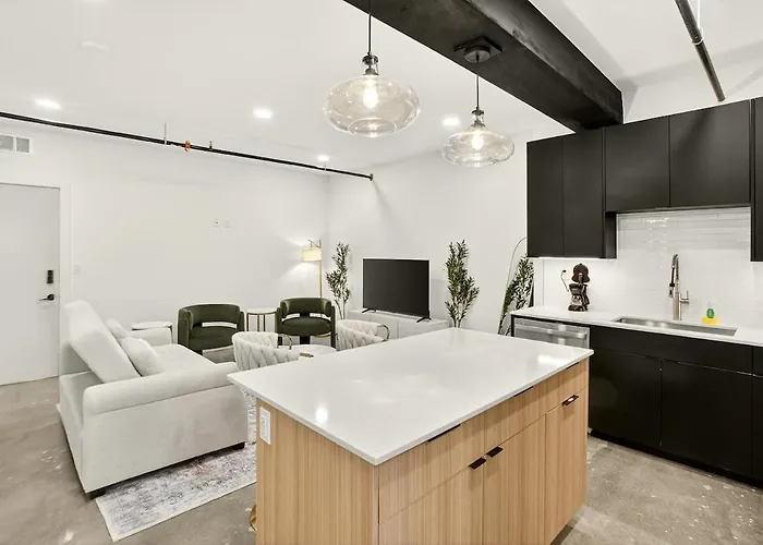Downtown Beacon Getaway Tulsa