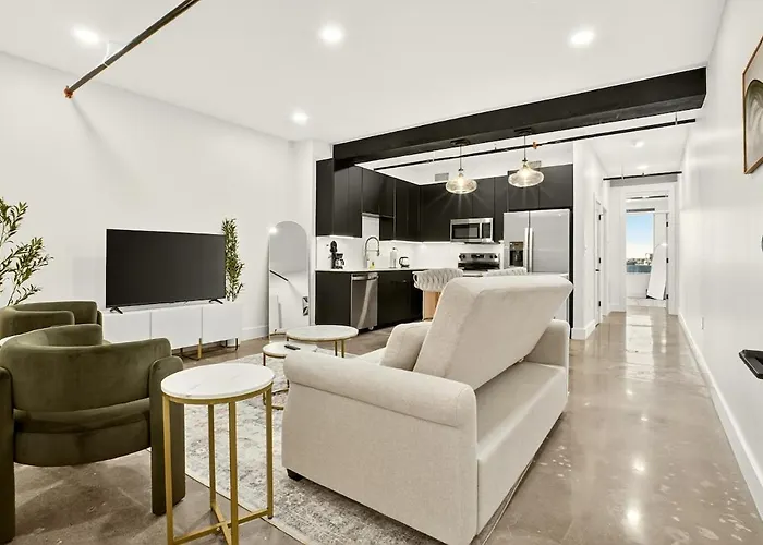 Downtown Beacon Getaway