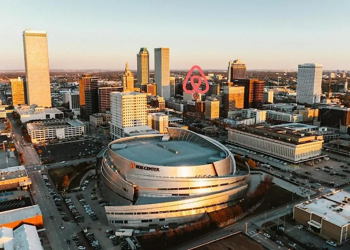 Downtown Beacon Getaway Tulsa